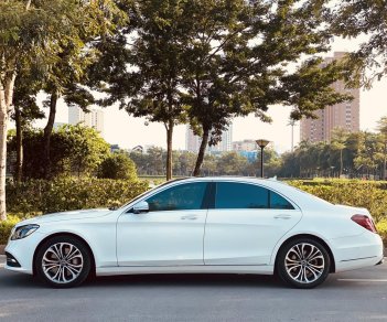 Mercedes-Benz 2020 - Xe màu trắng