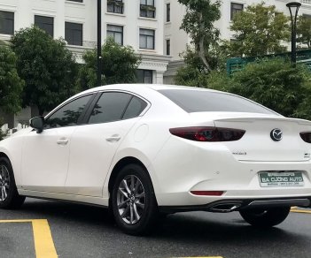 Mazda 3 2022 - Màu trắng, giá chỉ 685 triệu