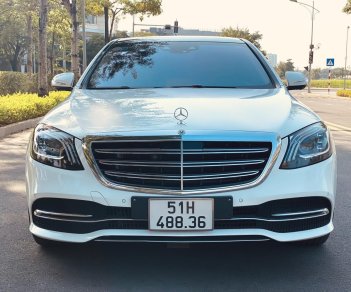 Mercedes-Benz 2020 - Xe màu trắng