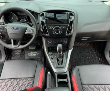 Ford Focus 2019 - Biển Hà Nội tên cá nhân, màu đỏ