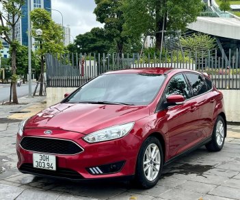 Ford Focus 2019 - Biển Hà Nội tên cá nhân, màu đỏ