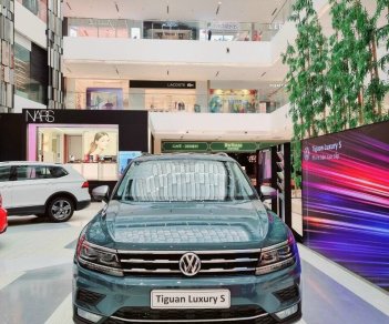 Volkswagen Tiguan 2022 - Giảm 50% trước bạ, 5 năm bảo dưỡng miễn phí, trả góp 0% lãi suất, xe sẵn giao ngay