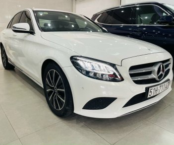 Mercedes-Benz 2019 - Bán xe đẹp lướt 10.000km như mới, bao check hãng