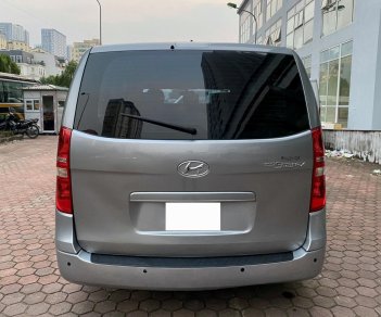 Hyundai Starex 2015 - Màu bạc số sàn