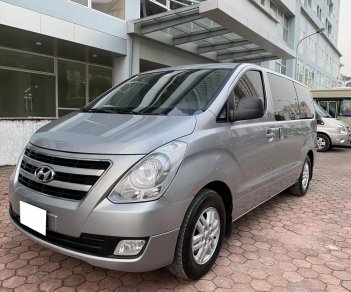 Hyundai Starex 2015 - Màu bạc số sàn