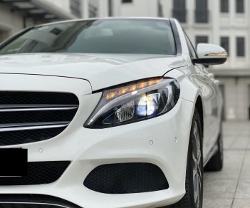 Mercedes-Benz 2018 - Ngoại thất trắng - Đầy đủ trang bị