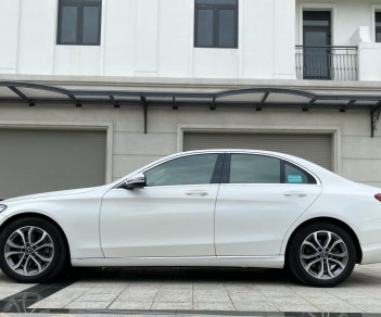 Mercedes-Benz 2018 - Ngoại thất trắng - Đầy đủ trang bị