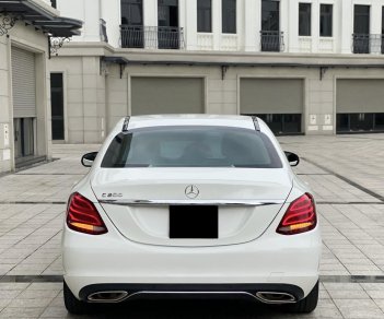 Mercedes-Benz 2018 - Ngoại thất trắng - Đầy đủ trang bị