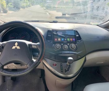 Mitsubishi Grandis 2005 - Xe màu bạc