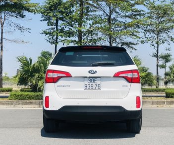 Kia Sorento 2017 - Xe màu trắng, 765 triệu