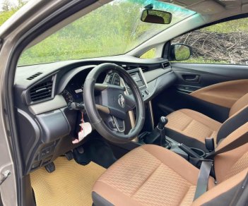 Toyota Innova 2019 - Màu xám giá cạnh tranh