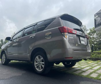 Toyota Innova 2019 - Màu xám giá cạnh tranh