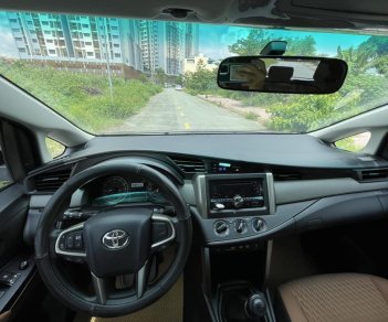 Toyota Innova 2019 - Màu xám giá cạnh tranh