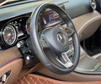 Mercedes-Benz 2018 - Cần bán xe màu đen