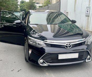 Toyota Camry 2019 - Xe lắp ráp trong nước, màu đen, máy xăng 2,0L, số tự động