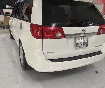 Toyota Sienna 2006 - Xe màu trắng