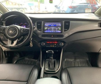 Kia Rondo 2017 - Xe màu đỏ mận bắt mắt