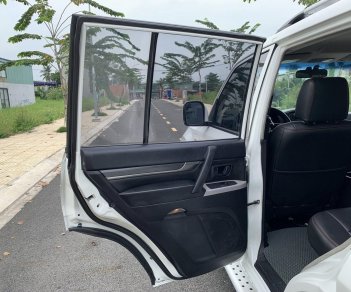 Mitsubishi Pajero 2007 - Xe màu trắng