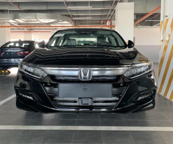 Honda Accord 2022 - Mua xe hot không kèm lạc, còn được lạc