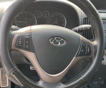 Hyundai i30 2010 - Xe màu trắng, 325 triệu