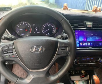 Hyundai i20 Active 2015 - Xe màu bạc