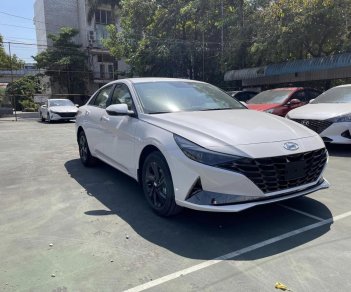 Hyundai Elantra 2022 - Giảm giá cực sốc đến 20 triệu tiền mặt trên tất cả các phiên bản, tặng kèm phụ kiện chính hãng, hỗ trợ trả góp