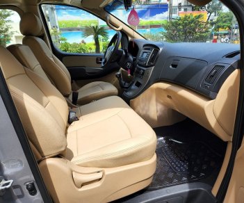 Hyundai Starex 2018 - Máy dầu 9 chỗ - Bảo hiểm 2 chiều, nệm da, camera de. Xe nhà trùm mền không chạy còn mới tinh