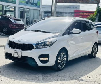 Kia Rondo 2022 - Xe màu trắng