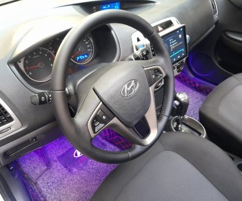 Hyundai i20 2013 - Xe màu bạc xe gia đình