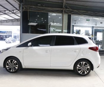 Kia Rondo 2022 - Xe màu trắng