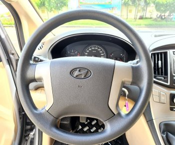 Hyundai Starex 2018 - Máy dầu 9 chỗ - Bảo hiểm 2 chiều, nệm da, camera de. Xe nhà trùm mền không chạy còn mới tinh