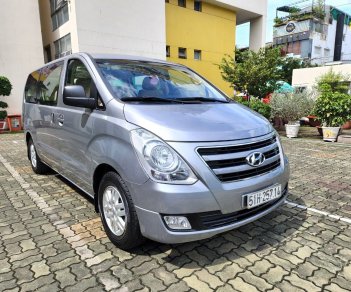 Hyundai Starex 2018 - Máy dầu 9 chỗ - Bảo hiểm 2 chiều, nệm da, camera de. Xe nhà trùm mền không chạy còn mới tinh