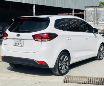 Kia Rondo 2022 - Xe màu trắng