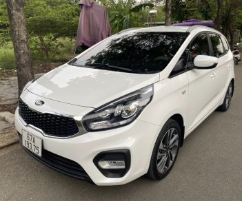 Kia Rondo 2022 - Màu trắng số sàn