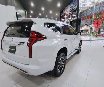 Mitsubishi Pajero Sport 2022 - Giá siêu khuyến mãi trong tháng, hỗ trợ 50% thuế trước bạ, giảm tiền, đủ màu, giao ngay