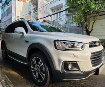 Chevrolet Captiva 2016 - Cần bán xe đăng ký 2017, màu trắng, gia đình sử dụng mới 98%