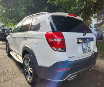 Chevrolet Captiva 2016 - Cần bán xe đăng ký 2017, màu trắng, gia đình sử dụng mới 98%