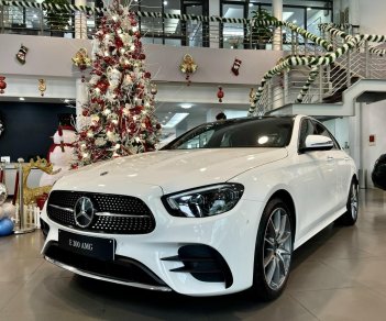 Mercedes-Benz E300 2022 - Giảm tiền mặt lên tới 129 triệu