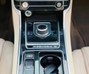 Jaguar XF 2016 - Màu đen, nhập khẩu nguyên chiếc