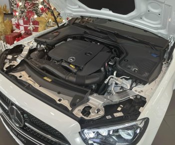 Mercedes-Benz E300 2022 - Giảm tiền mặt lên tới 129 triệu