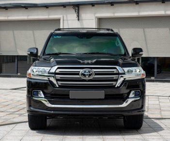 Toyota Land Cruiser 2018 - Màu đen, nhập khẩu nguyên chiếc