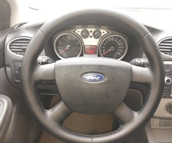 Ford Focus 2011 - Màu xám giá cạnh tranh