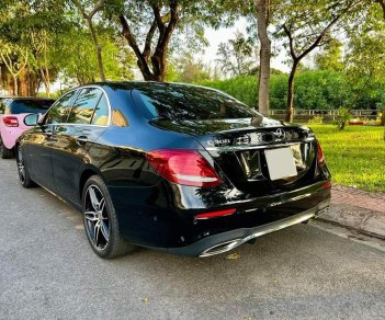 Mercedes-Benz E300 2016 - Màu đen, nhập khẩu