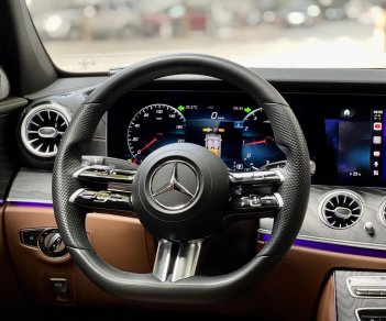 Mercedes-Benz 2021 - Trắng nội thất nâu