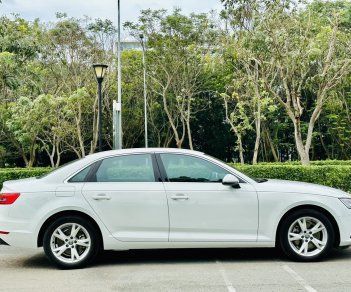 Audi A4 2017 2017 - Cần bán Audi A4 2017 Trắng/Nâu- nhập Đức - Odo cực ít 30.000km
