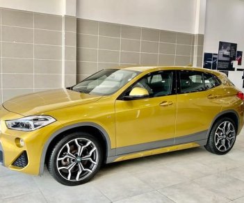 BMW X2 2018 - Màu vàng, nhập khẩu nguyên chiếc.