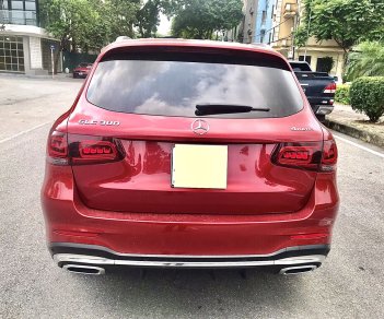 Mercedes-Benz GLC 300 2020 - Xe màu đỏ