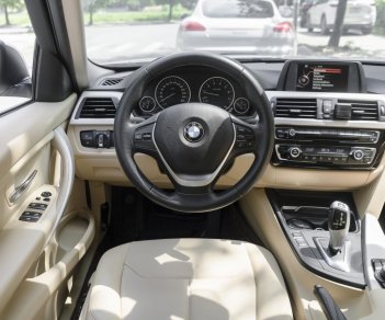 BMW 320i 2016 - Cần bán lại xe odo 4,8 vạn km