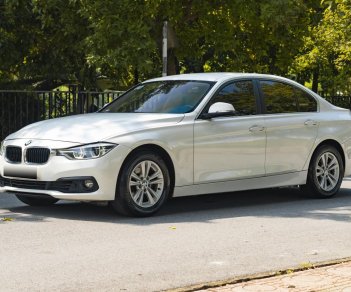 BMW 320i 2016 - Cần bán lại xe odo 4,8 vạn km