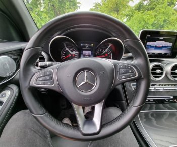 Mercedes-Benz GLC 300 2018 - Màu đen ghế đen kính 3 lớp apple carplay